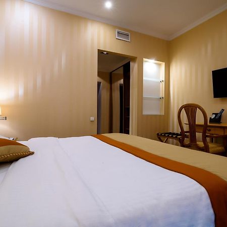 Cosmonaut Hotel Karagandy Екстериор снимка