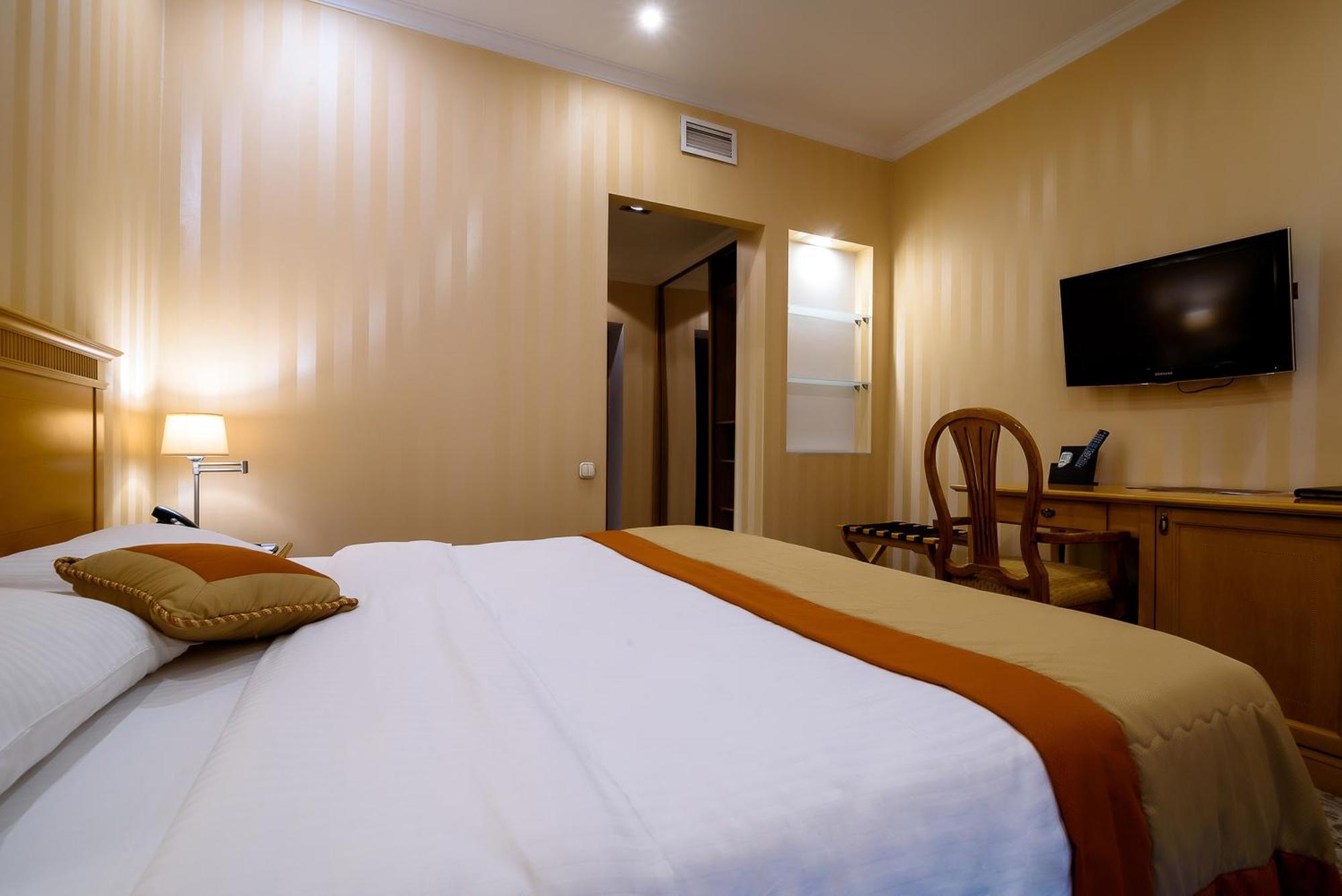 Cosmonaut Hotel Karagandy Екстериор снимка