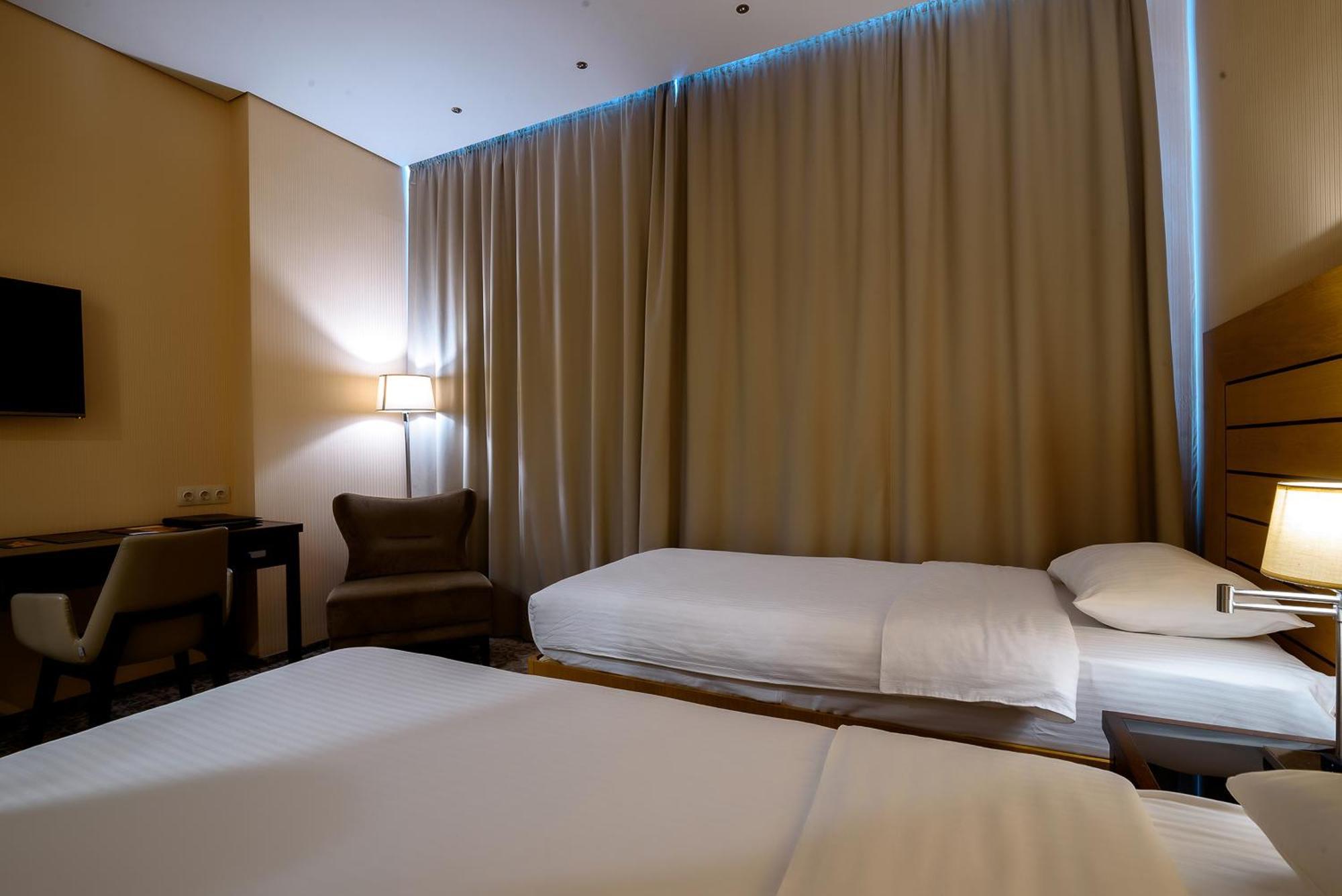 Cosmonaut Hotel Karagandy Екстериор снимка