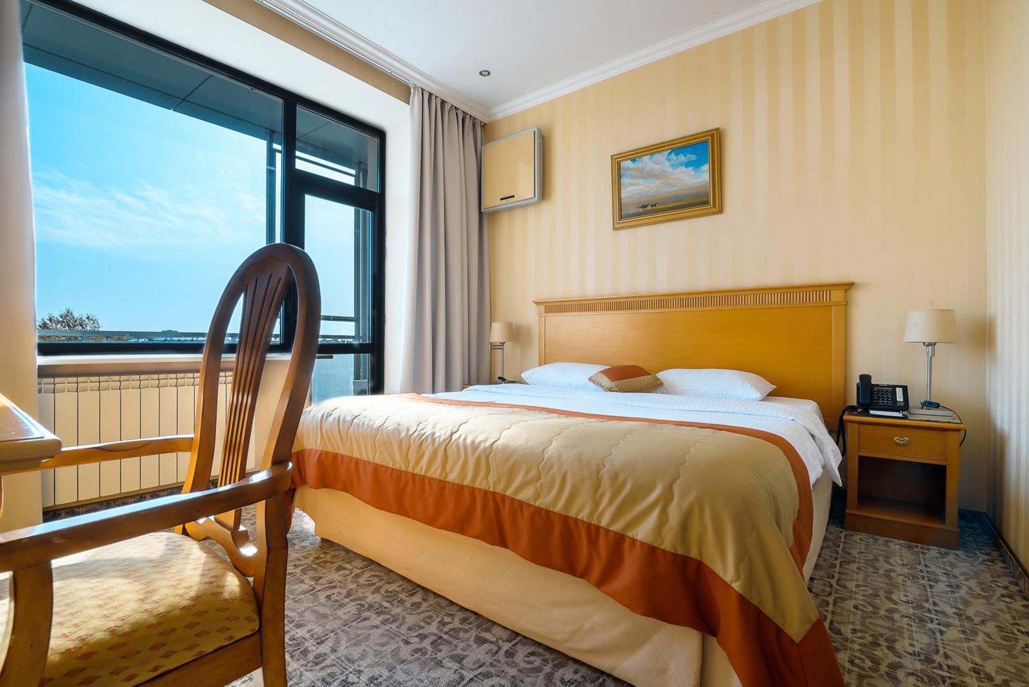Cosmonaut Hotel Karagandy Екстериор снимка