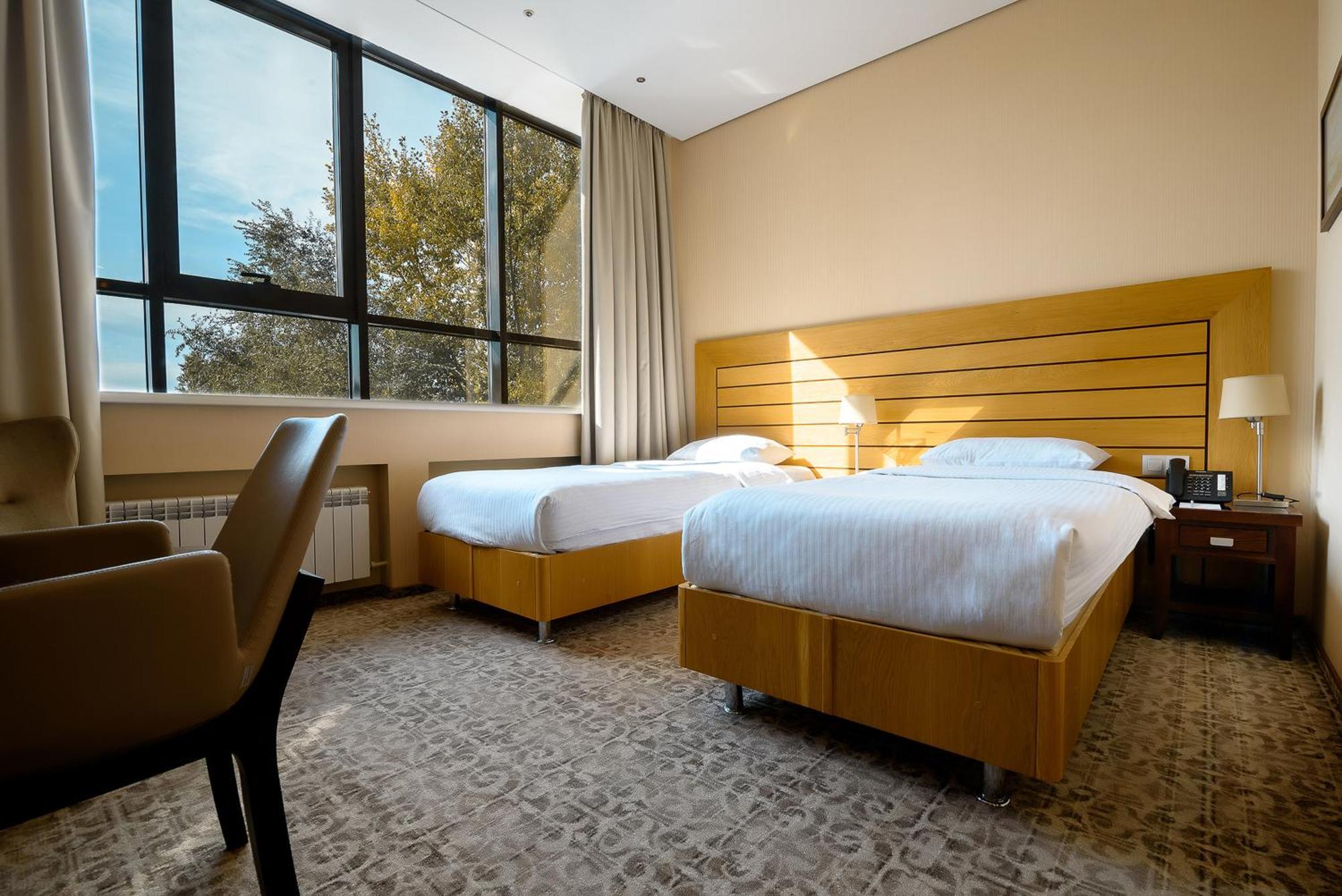 Cosmonaut Hotel Karagandy Екстериор снимка