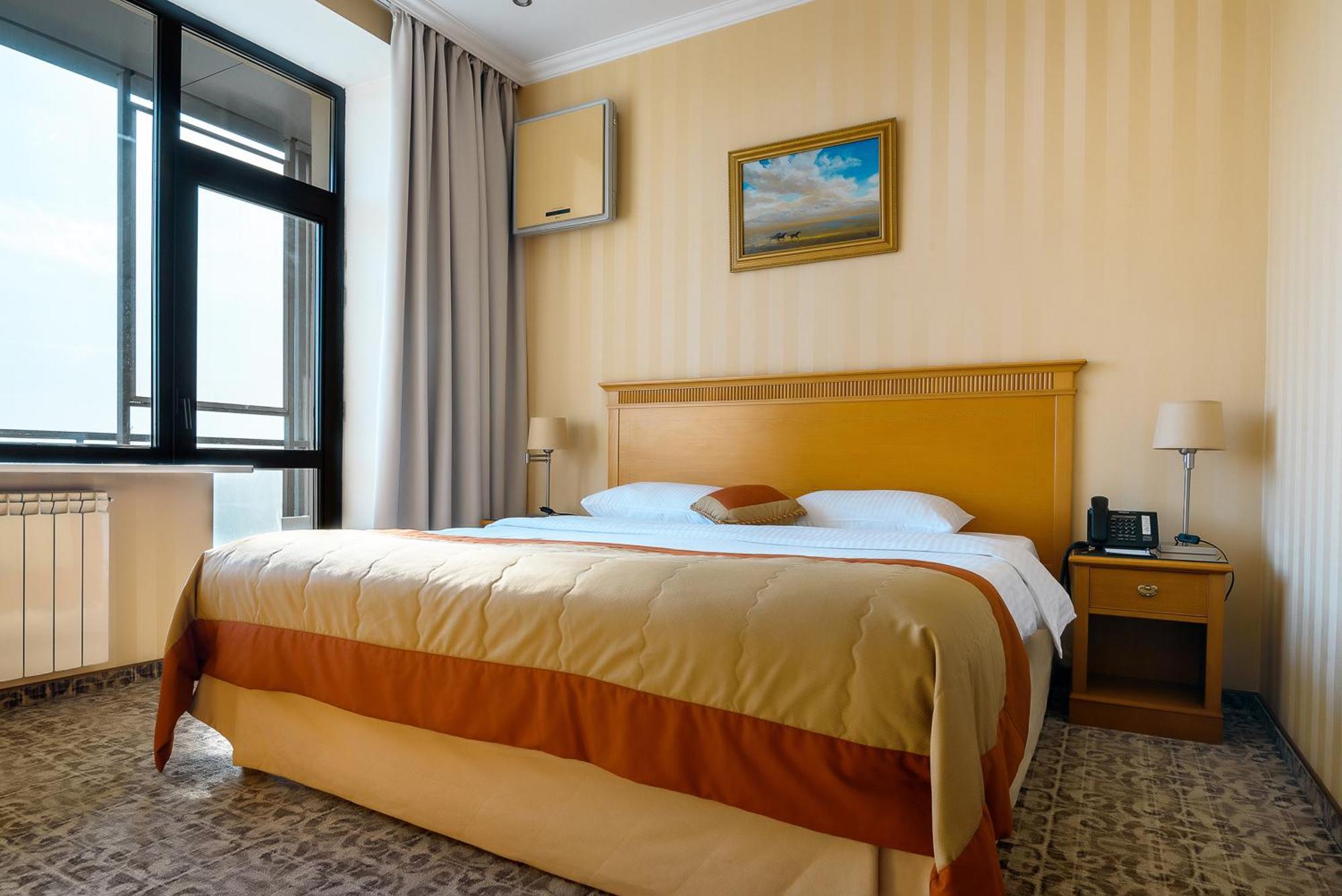 Cosmonaut Hotel Karagandy Екстериор снимка