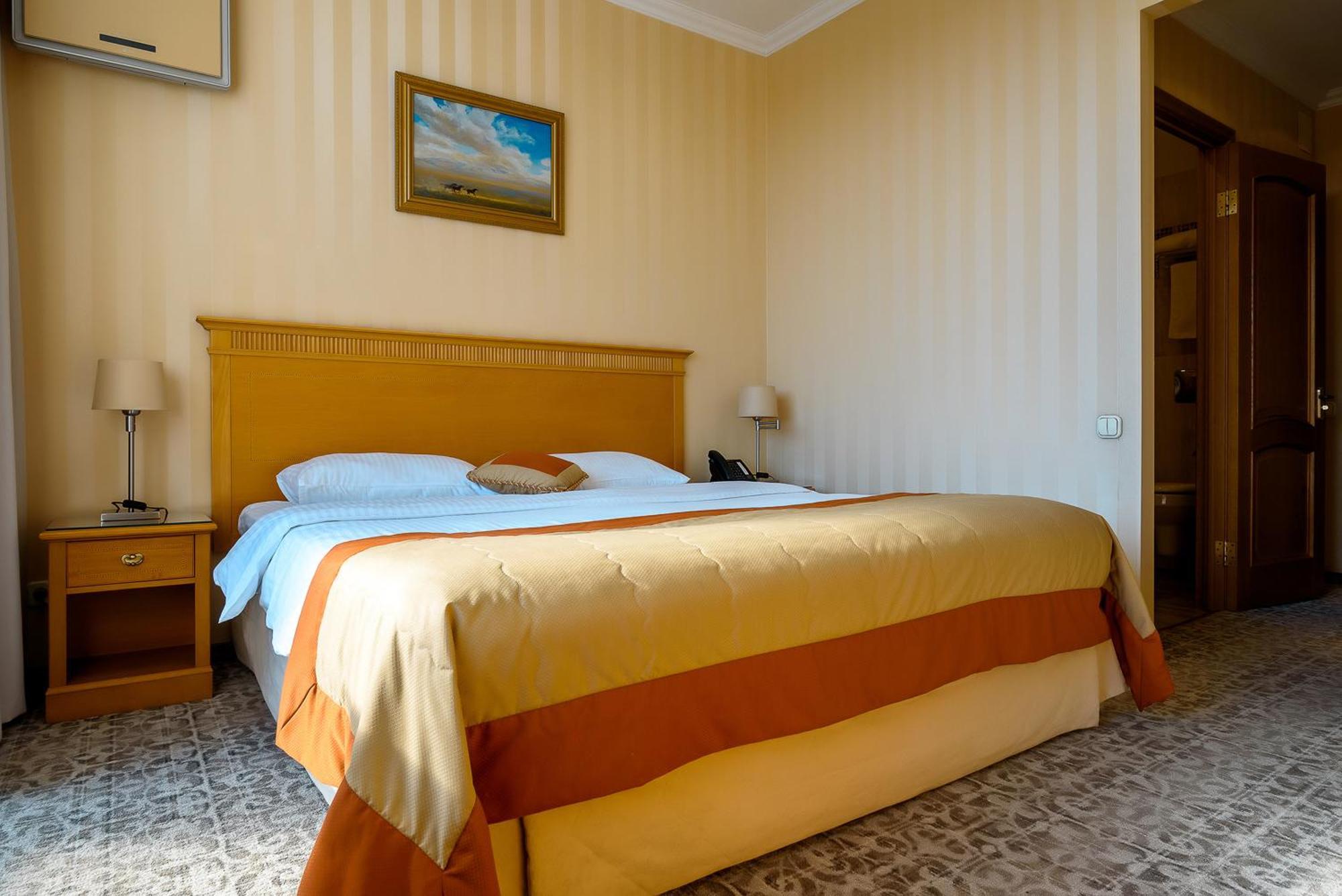 Cosmonaut Hotel Karagandy Екстериор снимка