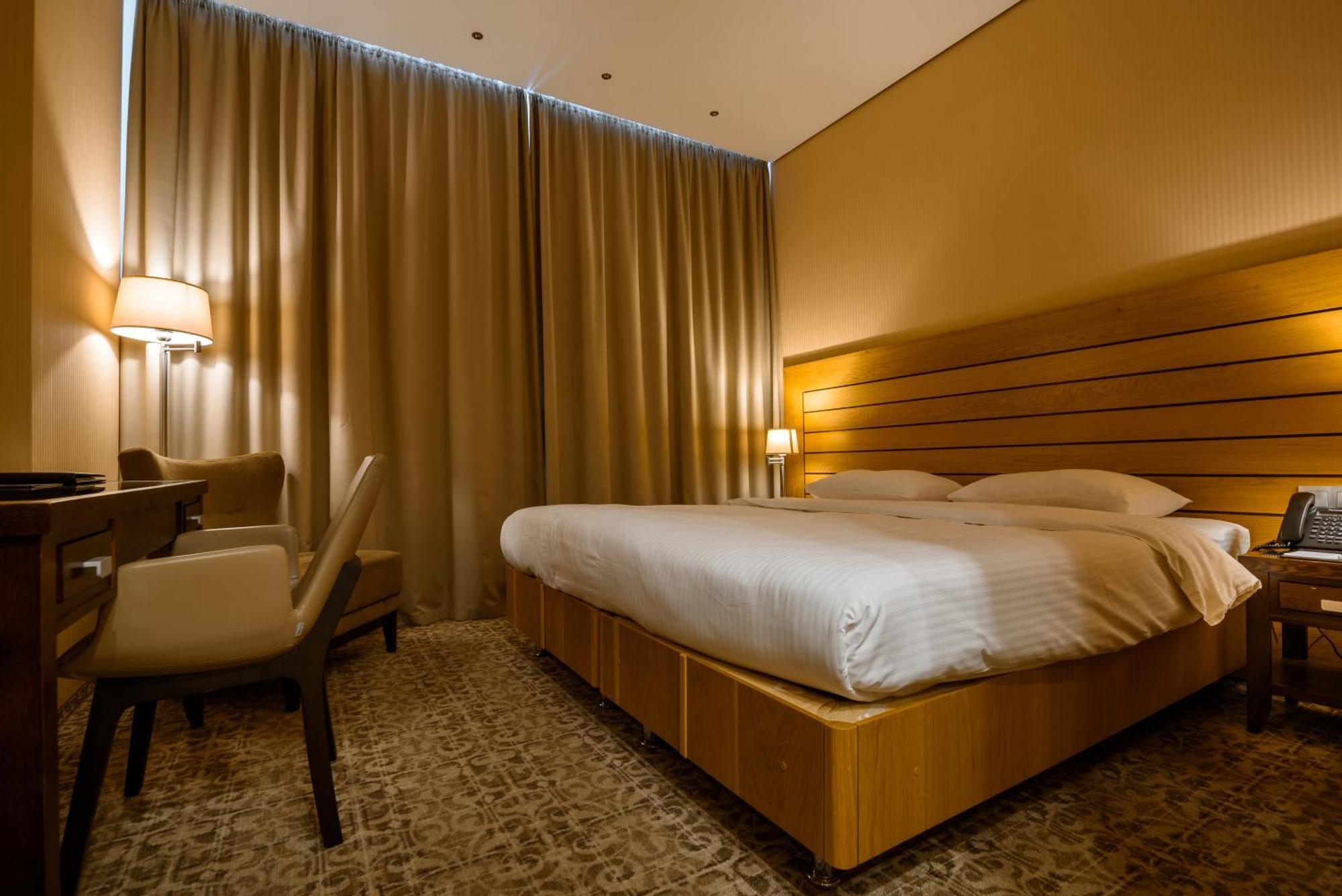 Cosmonaut Hotel Karagandy Екстериор снимка