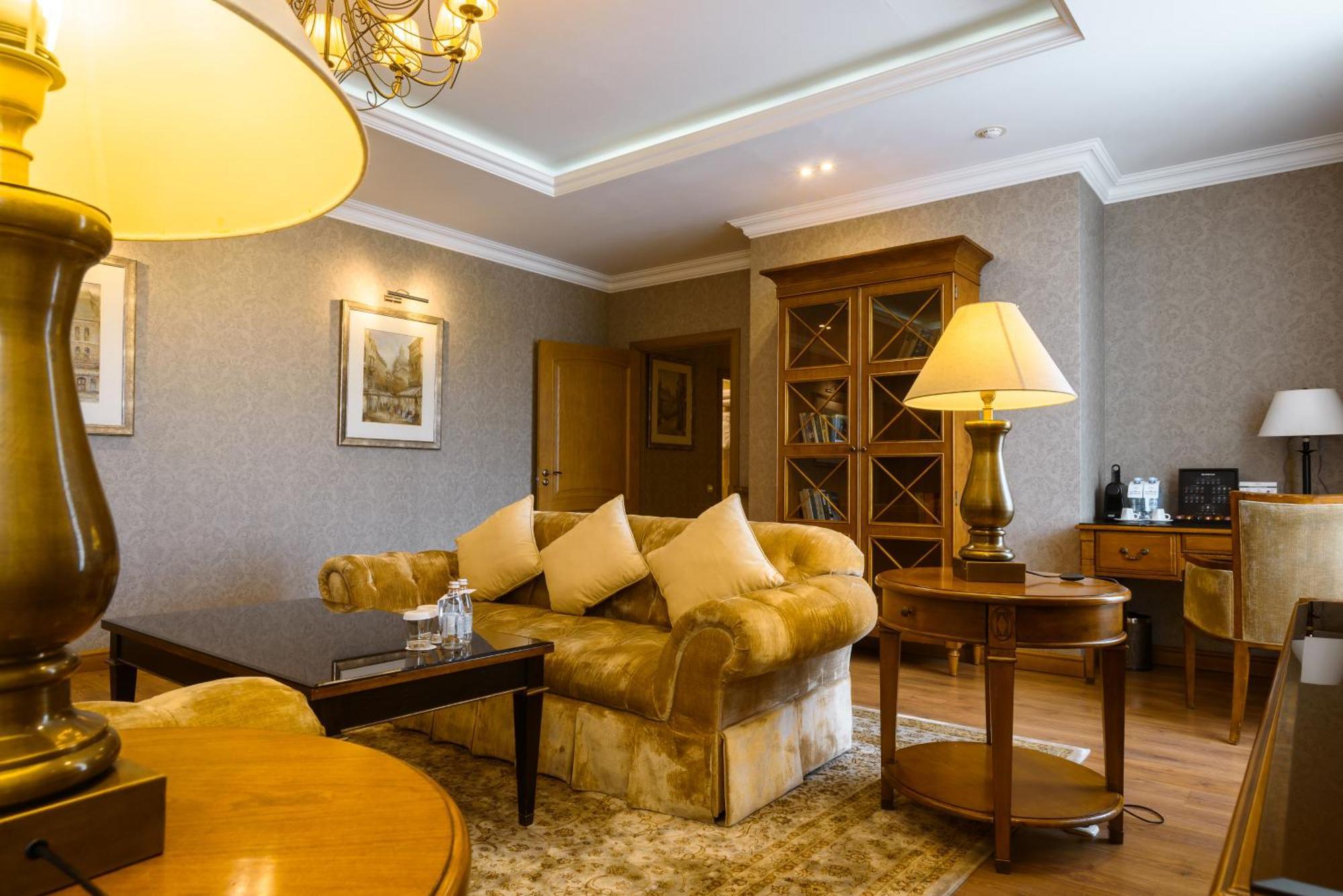 Cosmonaut Hotel Karagandy Екстериор снимка